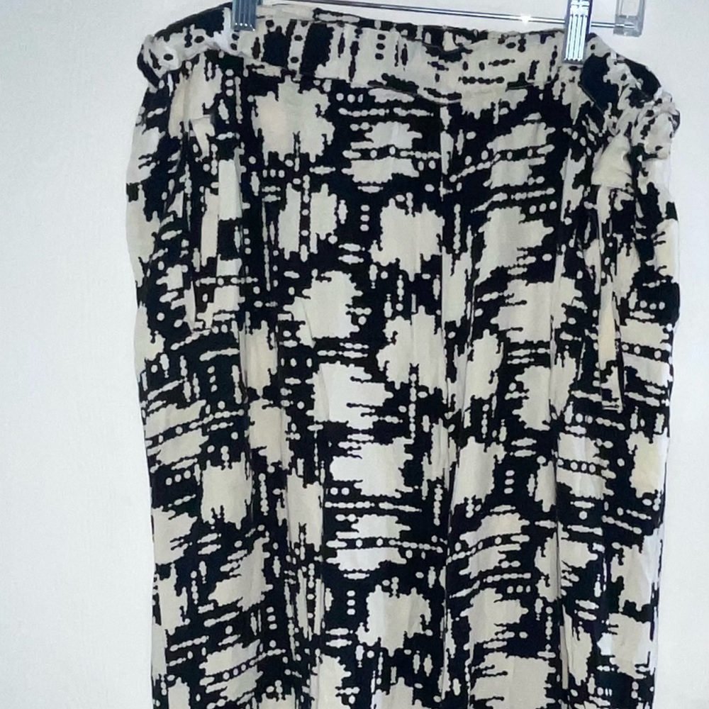 Long pantsuit with pockets on the side and on the back